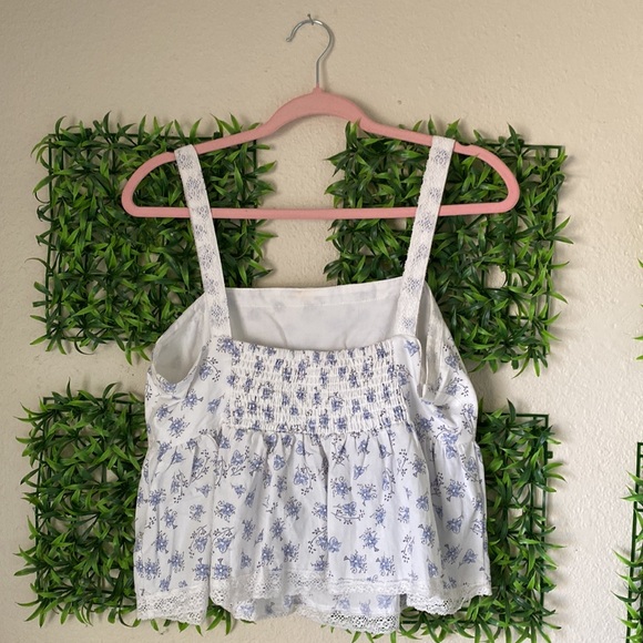 Cute flowy baby blue top 🌼 - Picture 2 of 2